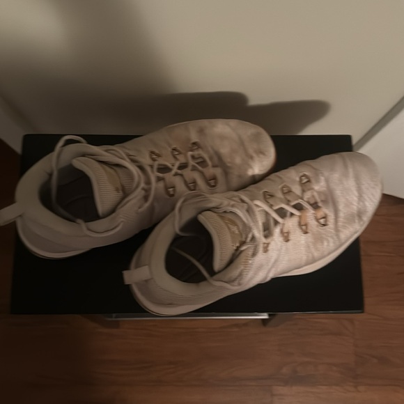 Jordan CP3 size 13. Have not been over worn or used and pretty good condition - Picture 2 of 3